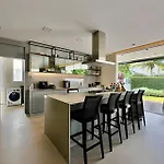 Casa Moderna 4 Suites E Piscina