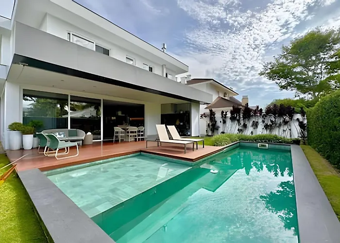 Casa Moderna 4 Suites E Piscina